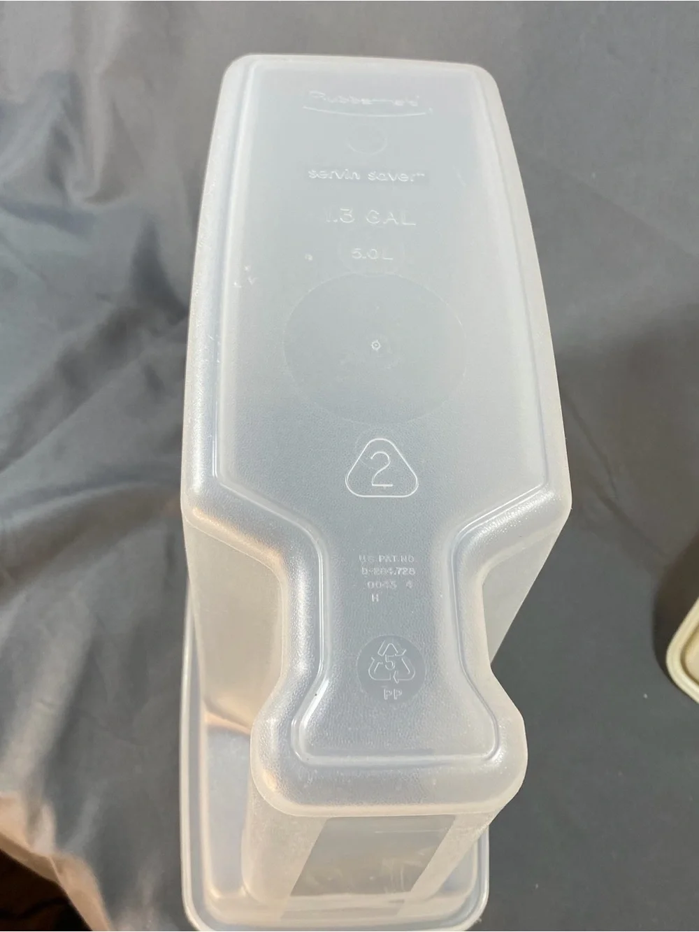 Rubbermaid #2 - 1.3 gallon Servin’ Saver Food Saver, Camping, Almond Lid
